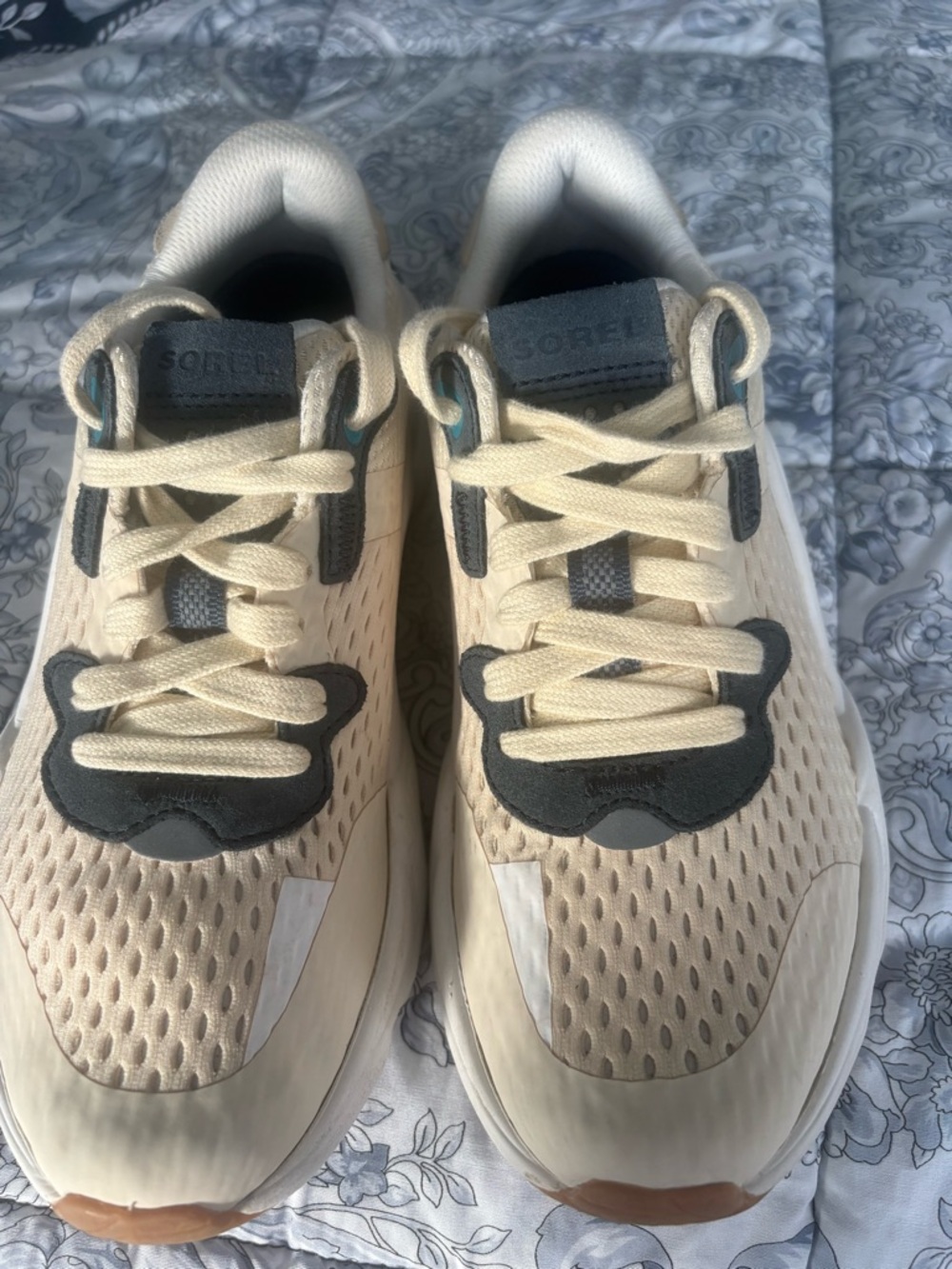 NWOT- Sorel Cream and Gray Mesh Lace-Up Sneakers, 7.5